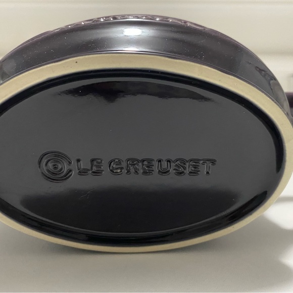New Le Creuset Cassis Gravy Boat - Picture 4 of 4